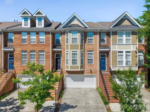 7810 Springs Village Ln, Charlotte, NC 28226