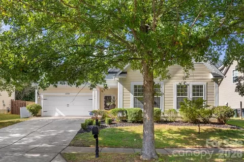 6723 Carrington Pointe Dr, Huntersville, NC 28078