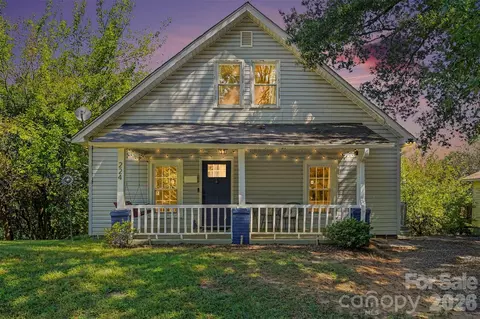 224 E Catawba Ave, Mooresville, NC 28115
