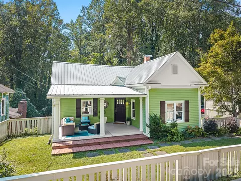 Exterior - 541 W Probart St, Brevard, NC 28712 photo 3 of 13