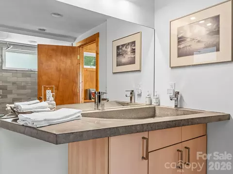 Bath - 541 W Probart St, Brevard, NC 28712 photo 2 of 5