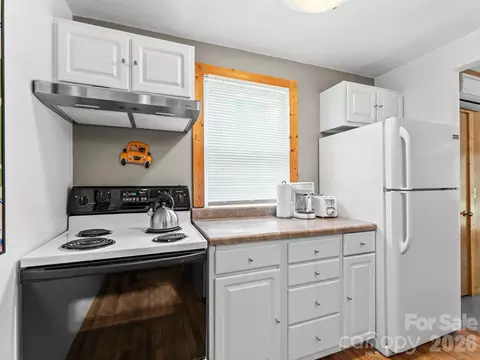 Kitchen - 541 W Probart St, Brevard, NC 28712 photo 6 of 7