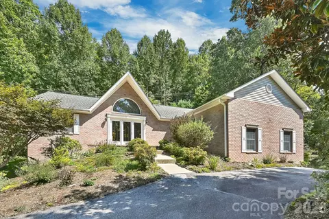 4311 Cove Loop Rd, Hendersonville, NC 28739