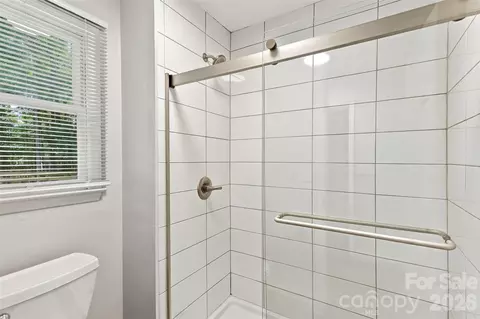 Bath - 3000 Faircroft Way, Monroe, NC 28110 photo 2 of 4