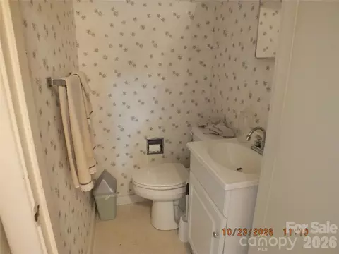Bath - 1104 Crestfield Dr, Lancaster, SC 29720 photo 4 of 4
