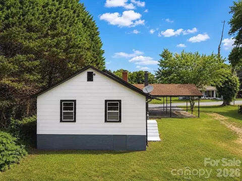 Exterior - 113 Mountain View St, Morganton, NC 28655 photo 4 of 4