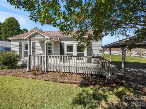 24 Forest Hill Rd, Lexington, NC 27295