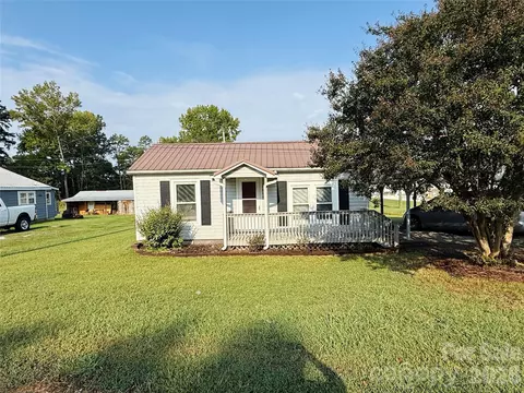24 Forest Hill Rd, Lexington, NC 27295