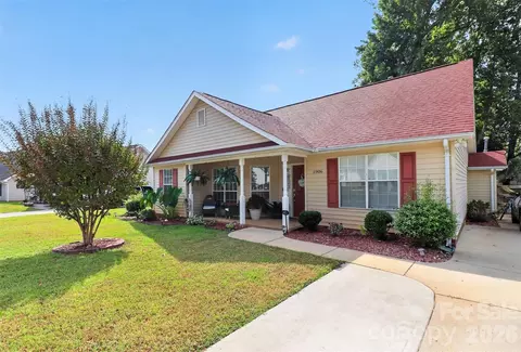 5906 Country Walk Dr, Charlotte, NC 28212