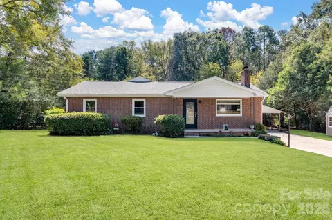 2010 Pine Top Dr, Gastonia, NC 28054