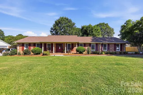 8317 Fallsdale Dr, Charlotte, NC 28214