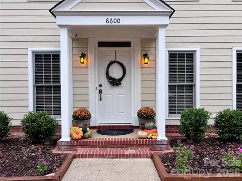 8600 Beeswood Dr, Charlotte, NC 28277