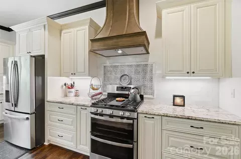 Kitchen - 3014 Dodsworth Dr, Cramerton, NC 28032 photo 4 of 6