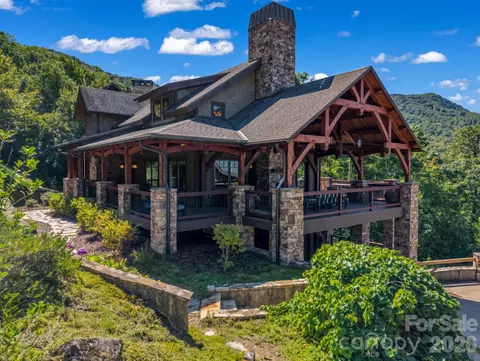 140 Settings Blvd, Black Mountain, NC 28711