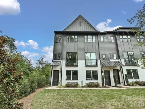 229 Sutton Park Ln, Charlotte, NC 28211
