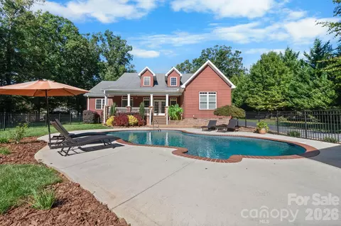 2139 Zion Church Rd, Hickory, NC 28602