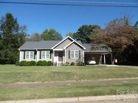 216 W 7th St, Newton, NC 28658