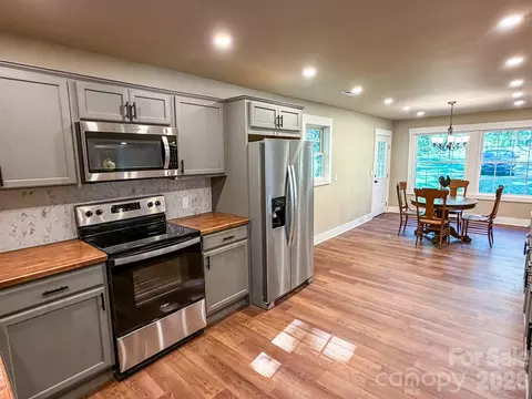 Kitchen - 283 Robin Dr, Marion, NC 28752 photo 6 of 8
