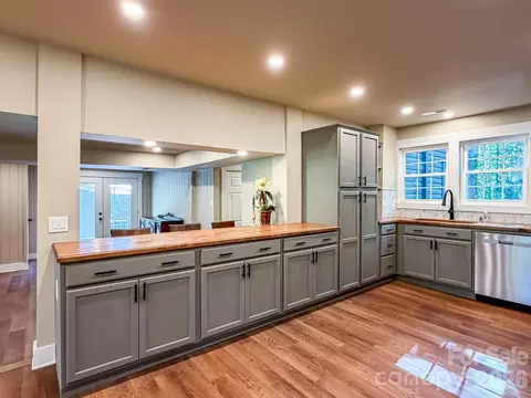 Kitchen - 283 Robin Dr, Marion, NC 28752 photo 4 of 8