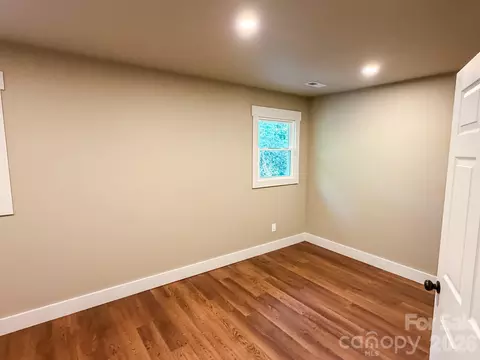 Bedroom - 283 Robin Dr, Marion, NC 28752 photo 4 of 5