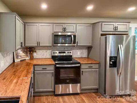 Kitchen - 283 Robin Dr, Marion, NC 28752 photo 7 of 8