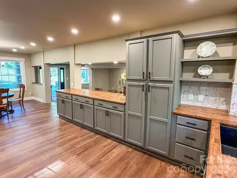 Kitchen - 283 Robin Dr, Marion, NC 28752 photo 5 of 8