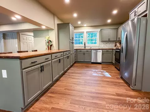 Kitchen - 283 Robin Dr, Marion, NC 28752 photo 1 of 8