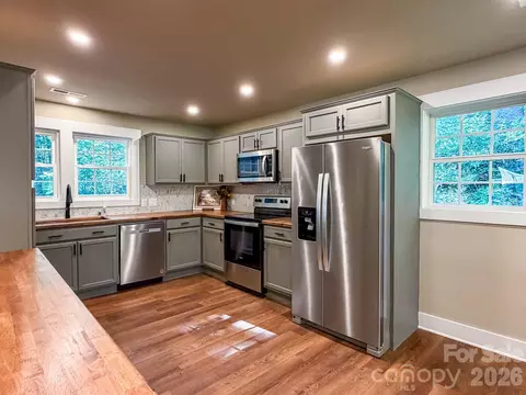 Kitchen - 283 Robin Dr, Marion, NC 28752 photo 2 of 8