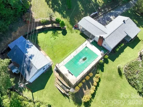 709 Berry Sw Pl SW, Lenoir, NC 28645