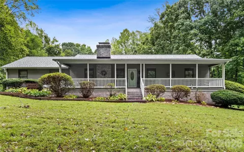 6875 Vance Rd, Kernersville, NC 27284