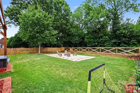 8728 Fieldcroft Dr, Charlotte, NC 28277