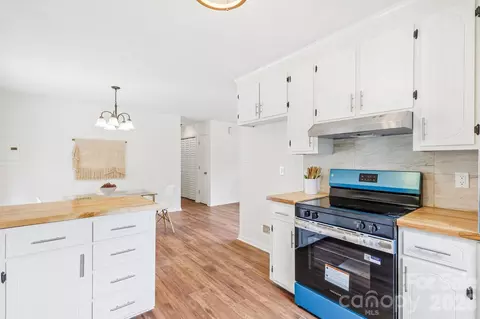Kitchen - 2199 Pacer Rd, Lancaster, SC 29720 photo 3 of 4