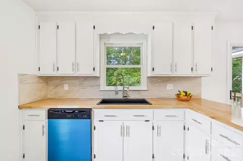 Kitchen - 2199 Pacer Rd, Lancaster, SC 29720 photo 4 of 4