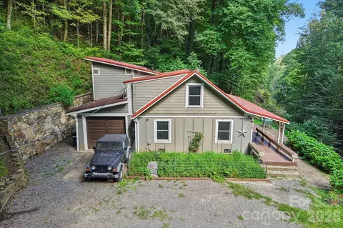 16 Wits End Way, Waynesville, NC 28785