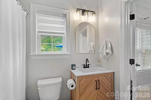 Bath - 2071 Feldspar Dr, Davidson, NC 28036 photo 1 of 6