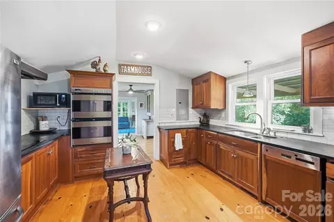 Kitchen - 807 218 E Hwy E, Monroe, NC 28110 photo 1 of 3