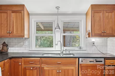 Kitchen - 807 218 E Hwy E, Monroe, NC 28110 photo 2 of 3