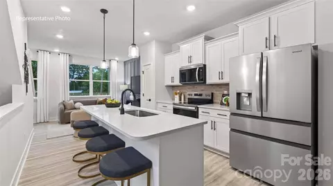 521 Annagh Dr, Charlotte, NC 28217