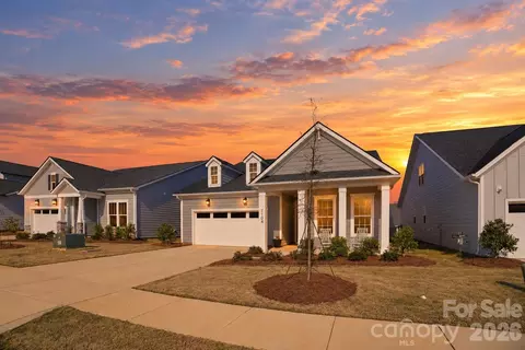 7104 Wayfarer Dr, Charlotte, NC 28269