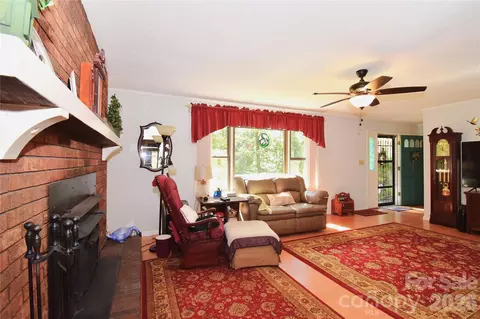Living - 39 Maynard Rd, Candler, NC 28715 photo 3 of 3