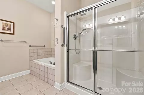 Bath - 808 3rd Ne St NE, Conover, NC 28613 photo 2 of 3