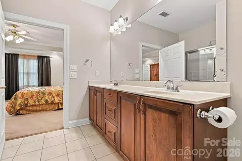 Bath - 808 3rd Ne St NE, Conover, NC 28613 photo 3 of 3
