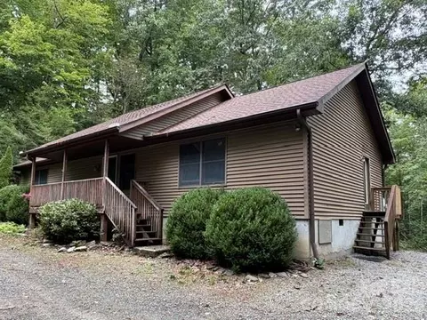 Exterior - 20 Pheasant Run Rd, Brevard, NC 28712 photo 2 of 6