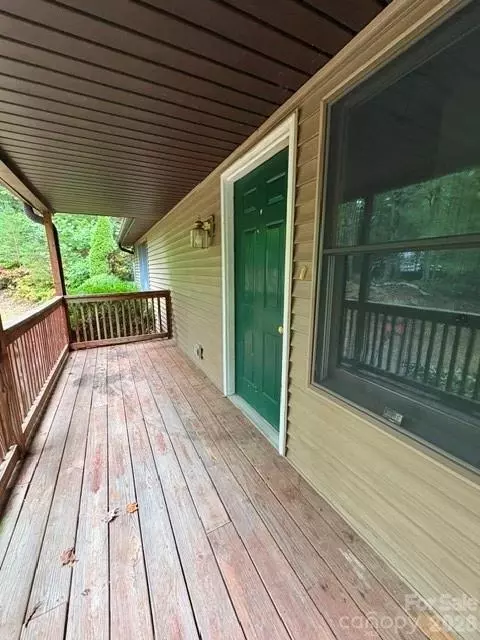 Exterior - 20 Pheasant Run Rd, Brevard, NC 28712 photo 3 of 6