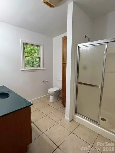 Bath - 20 Pheasant Run Rd, Brevard, NC 28712 photo 1 of 4
