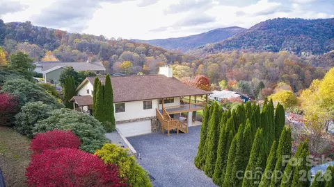 352 Lewis Ln, Maggie Valley, NC 28751