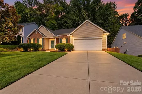 10214 Stoneykirk Ln, Charlotte, NC 28269