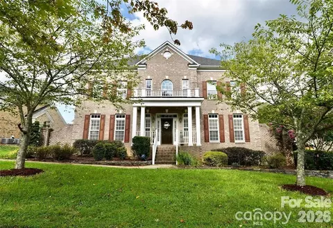 9153 Kensington Forest Dr, Harrisburg, NC 28075