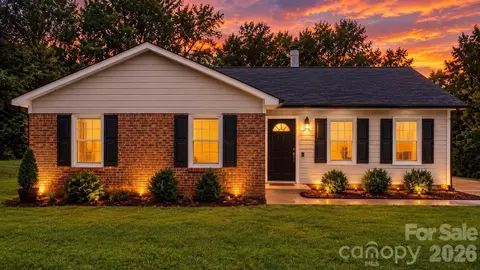 2115 Teddington Dr, Charlotte, NC 28214