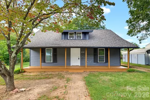 1014 8th St, Statesville, NC 28677